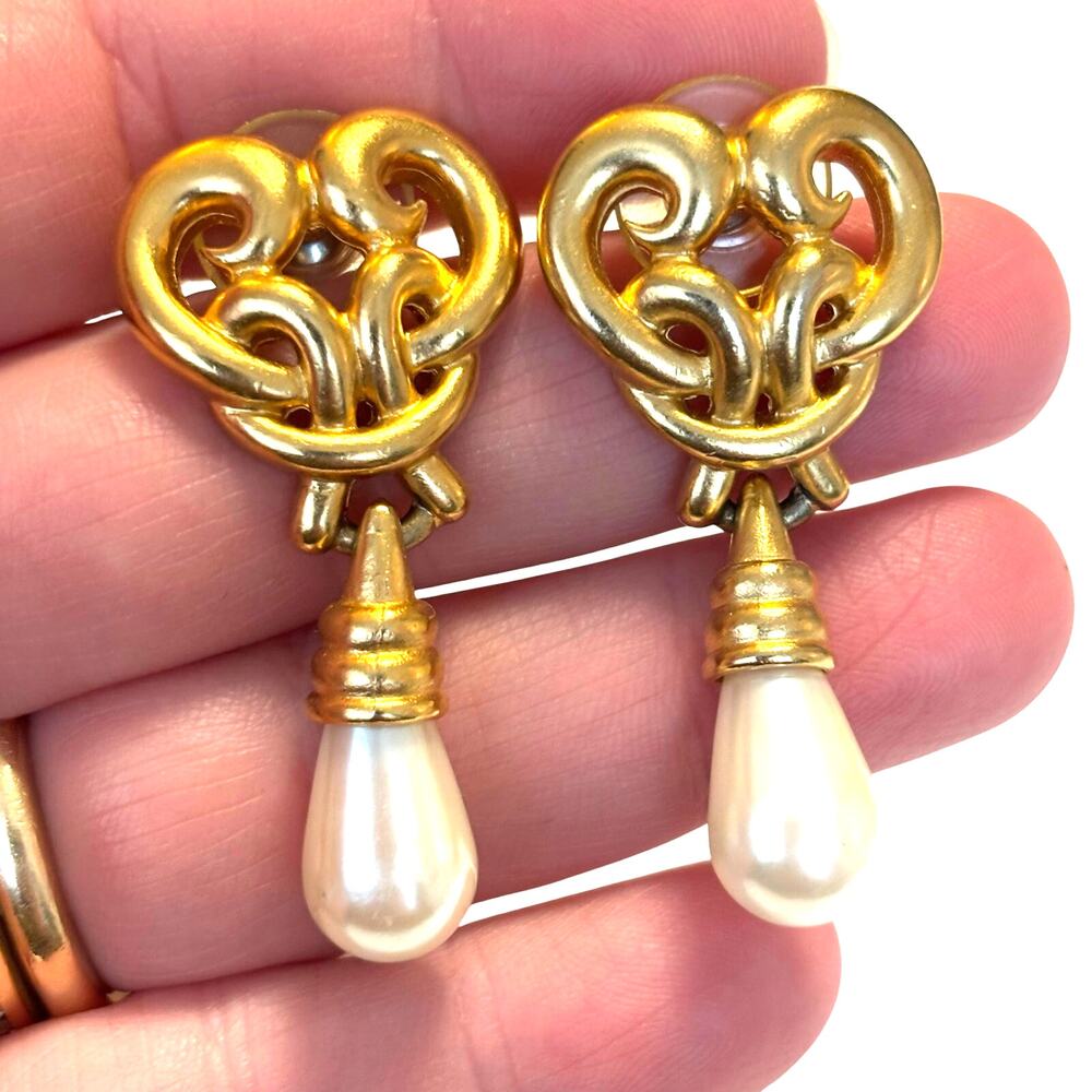 Dramatic pierced earrings ornate gold & faux pearl teardrops drop & dangles